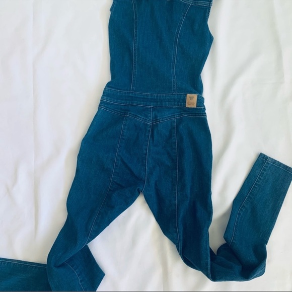 Hailey Bieber GUESS Dare Denim Jumpsuit - Picture 6 of 10